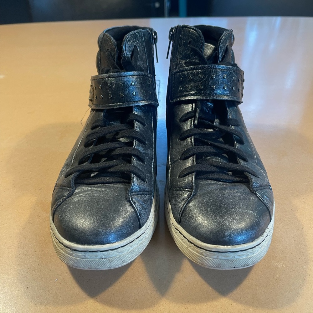 Earth Men's Black Leather High-Top Sneakers